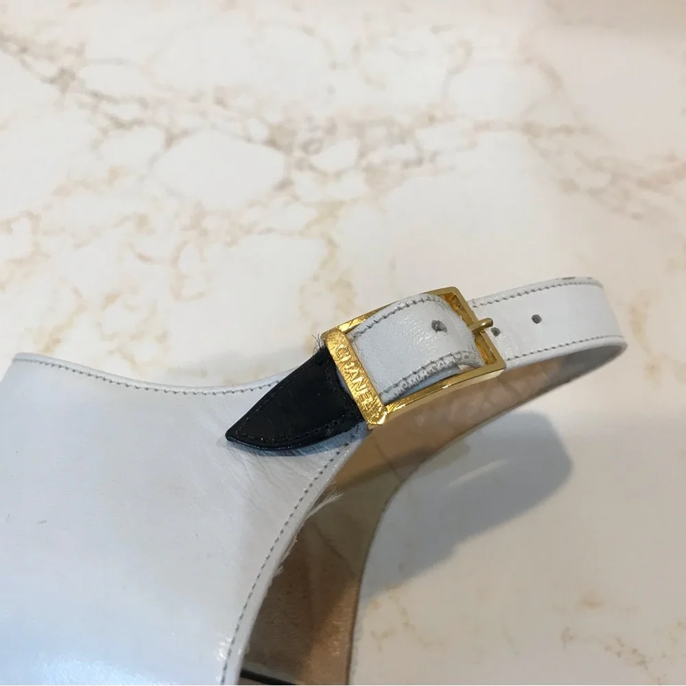 CHANEL Two-Tone Black and White Heels - Picture 6 of 12